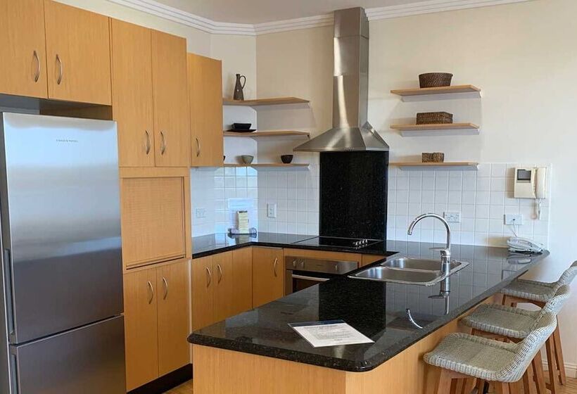 Апартаменты 3 Спальни, Colonial Resort Noosa