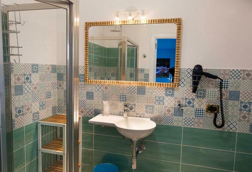 اتاق کلاسیک سه تخته, B&b Al Duomo Milazzo