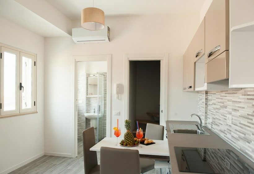 Комфортабельный номер с боковым видом на море, Casa Vacanze B&b Ucciali