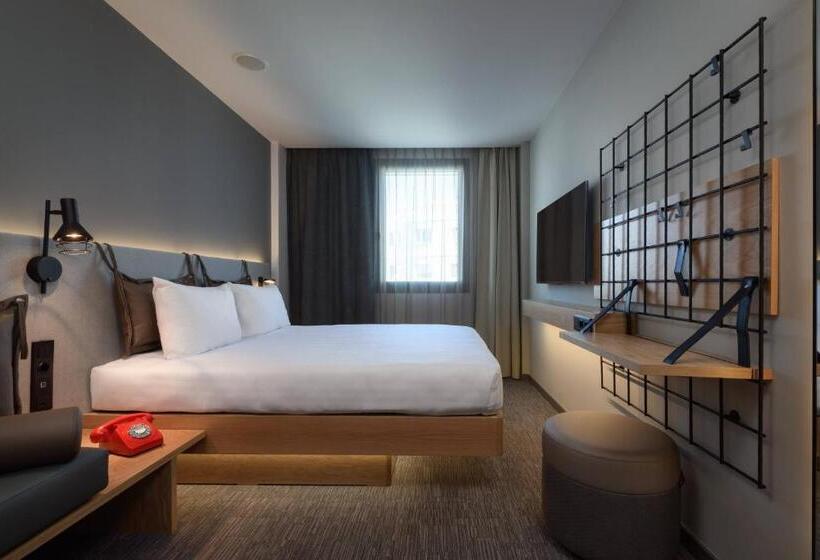 Quarto Estandar, Moxy Lisbon City