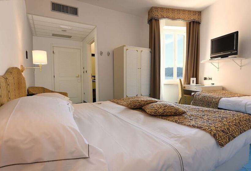 اتاق خانوادگی با چشم‌انداز دریا, Best Western Hotel Acqua Novella