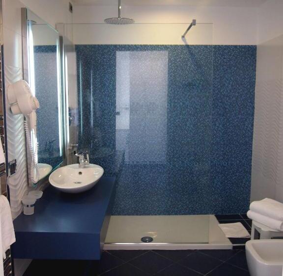 اتاق سوپریور با چشم‌انداز جانبی دریا, Best Western Hotel Acqua Novella