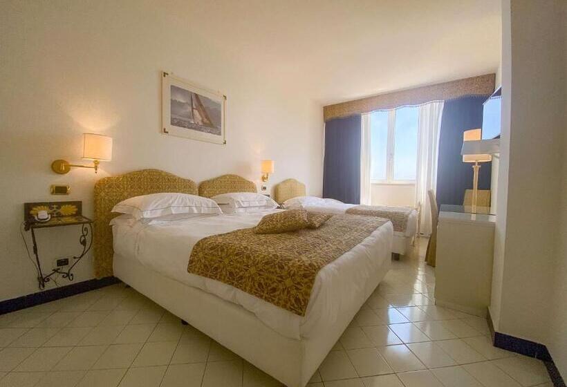 اتاق خانوادگی با چشم‌انداز دریا, Best Western Hotel Acqua Novella