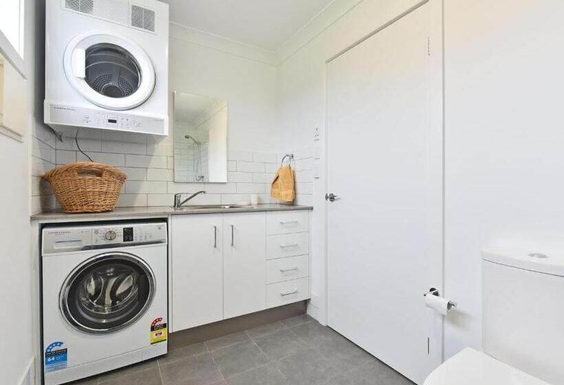 3 Bedroom House, Kinloch Cottage Renovated To New On Daisy Hill Vineyard