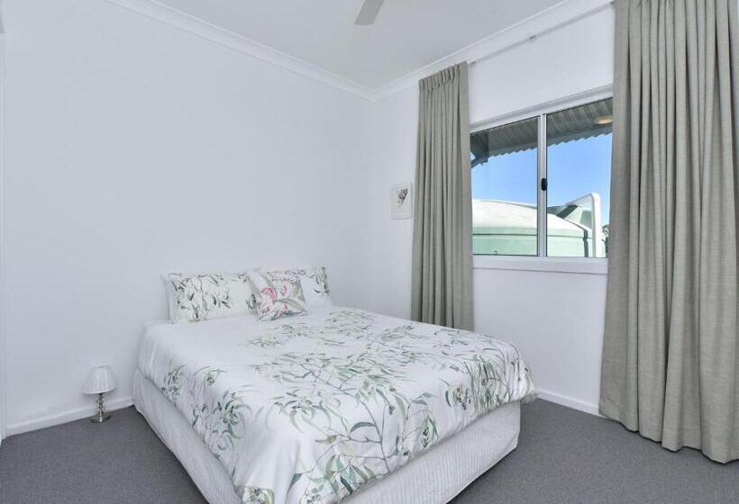 3 Bedroom House, Kinloch Cottage Renovated To New On Daisy Hill Vineyard