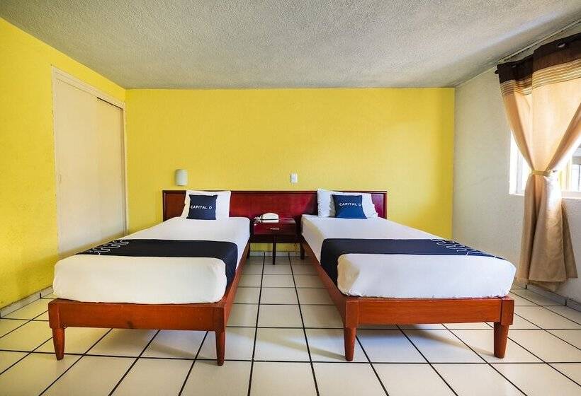 3-Bett-Standardzimmer, Capital O Colón, Ciudad Guzmán Jalisco