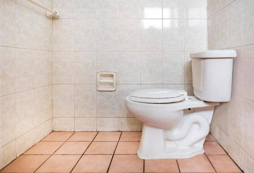 3-Bett-Standardzimmer, Capital O Colón, Ciudad Guzmán Jalisco