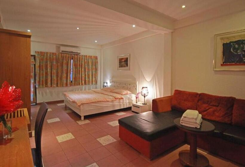 Люкс Кровать Кинг, Swiss Food Restaurant And Room For Rent