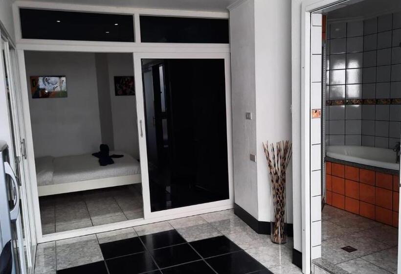 Семейный Номер Deluxe, Swiss Food Restaurant And Room For Rent