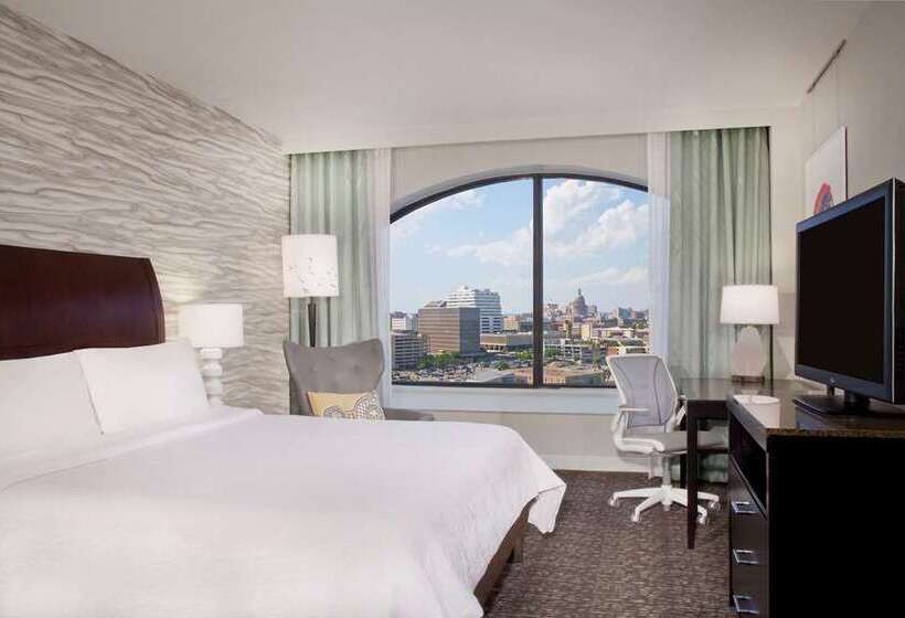 Pokój Standard, Hilton Indianapolis Hotel & Suites