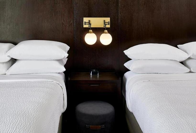 ２ダブルベッドのスタンダードルーム, Four Points By Sheraton Tallahassee Downtown
