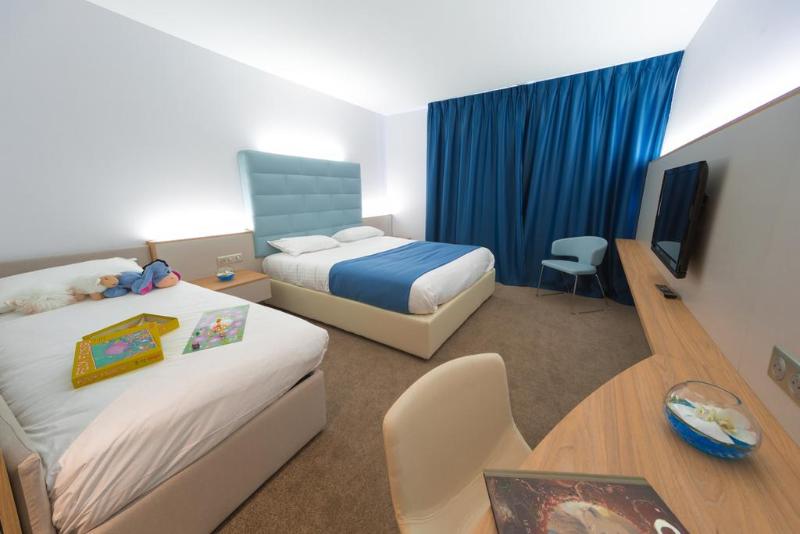 اتاق پریمیوم سه تخته, Plaza  Site Du Futuroscope