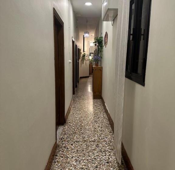 اتاق استاندارد سه نفره, Villa Rosa