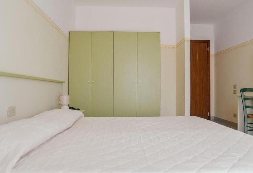 اتاق استاندارد چهار تخته, Club I Pini   Residenza D Epoca In Versilia