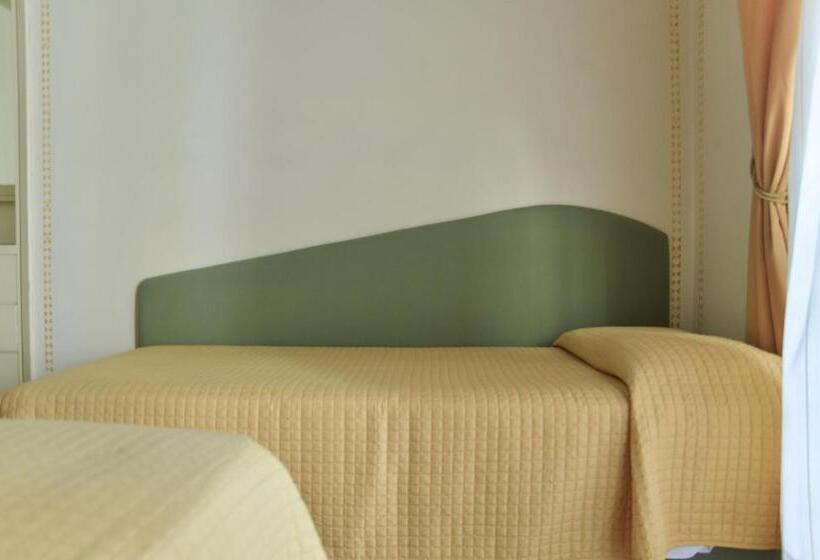 اتاق استاندارد سه نفره, Club I Pini   Residenza D Epoca In Versilia