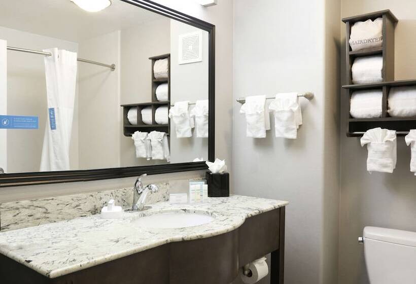 스탠다드 스튜디오, Hampton Inn & Suites Temecula