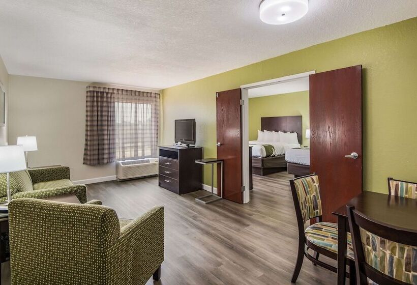 Люкс, Quality Inn & Suites Quincy  Downtown