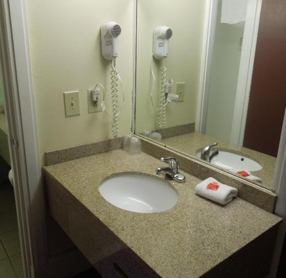 Номер Стандарт, Red Carpet Inn Syracuse Airport