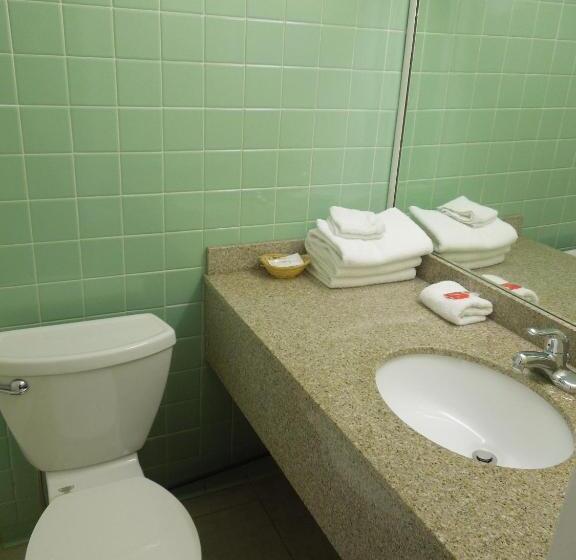 Номер Стандарт 2 Двуспальные Кровати, Red Carpet Inn Syracuse Airport