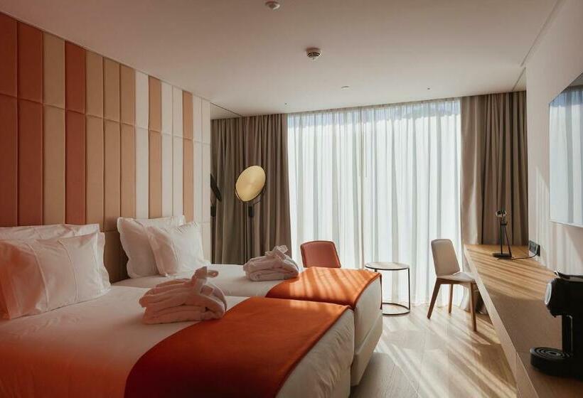 Quarto standart comunicado, Lumen Hotel & The Lisbon Light Show