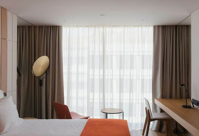 Quarto standart comunicado, Lumen Hotel & The Lisbon Light Show