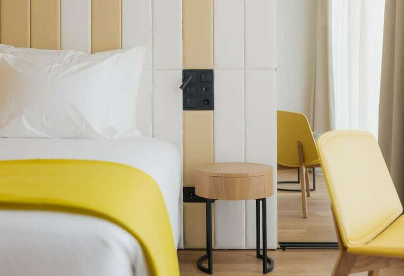 Quarto standart comunicado, Lumen Hotel & The Lisbon Light Show