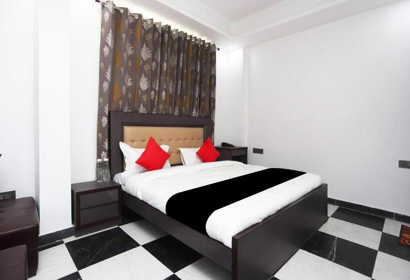 Трехместный Номер Deluxe, Capital O Peaceful Stays Near Iskcon Temple Noida