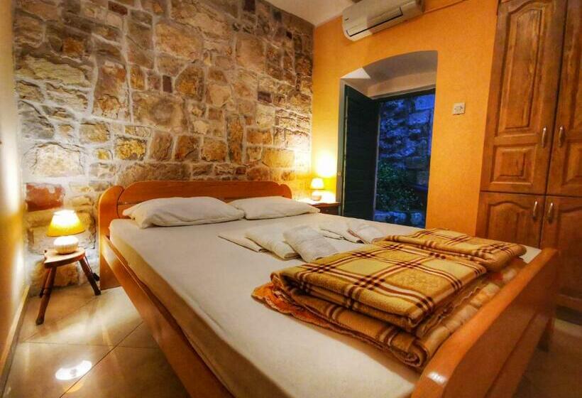 اتاق استاندارد با سرویس بهداشتی مشترک, Old Town Homestel