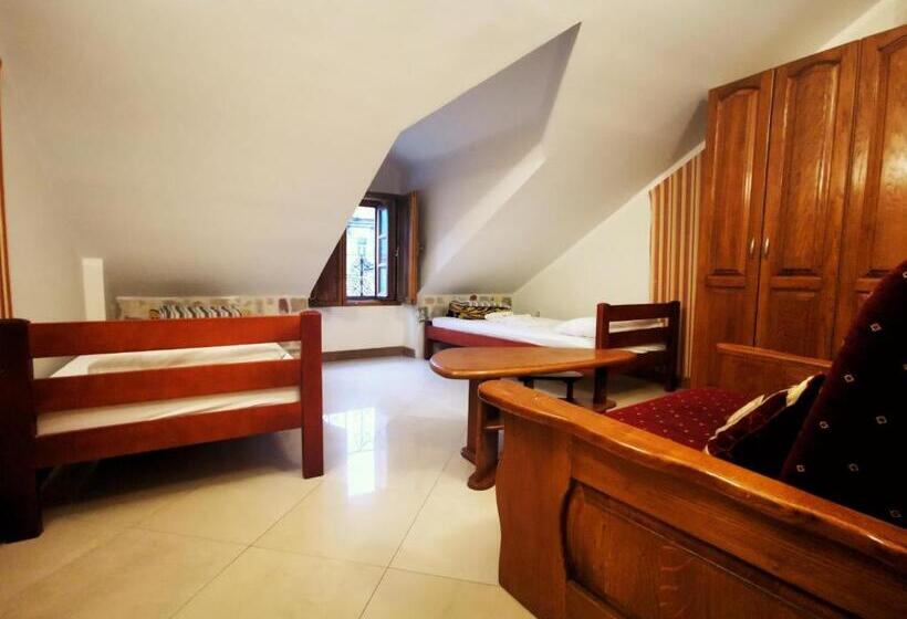 اتاق استاندارد با سرویس بهداشتی مشترک, Old Town Homestel