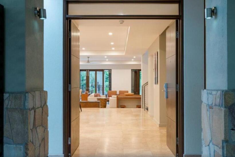 Вилла 3 Спальни, Luxury Apartments At Temple Resort And Spa Port Douglas