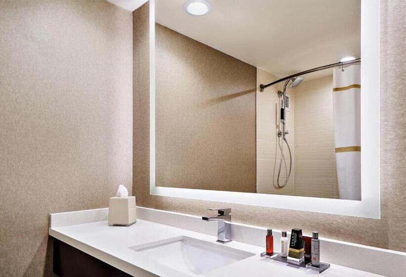 Номер Клуб, Austin Marriott North