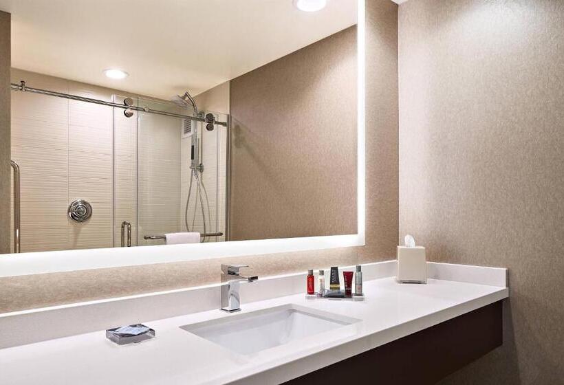 Номер Стандарт, Cleveland Marriott East