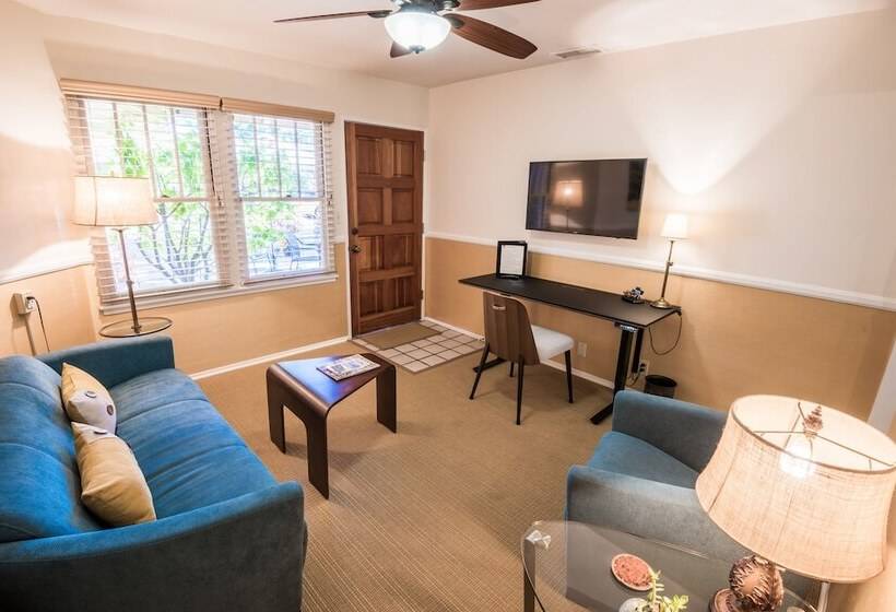 Студия Deluxe, Harbor House Inn