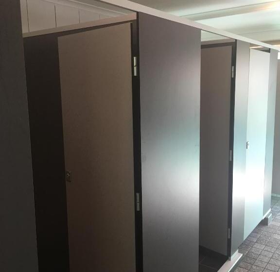 اتاق استاندارد سه تخته با سرویس بهداشتی مشترک, Backpackers Inn On The Beach