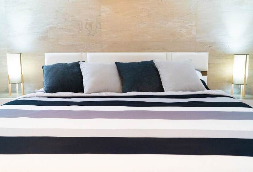 Quarto Deluxe, Econosuites Fundidora