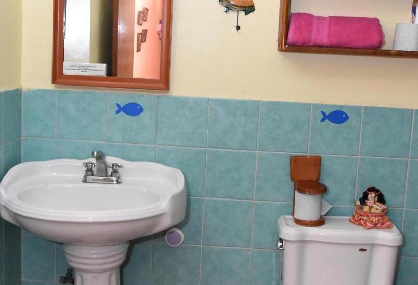 Standardrum, Cancun Guest House 1