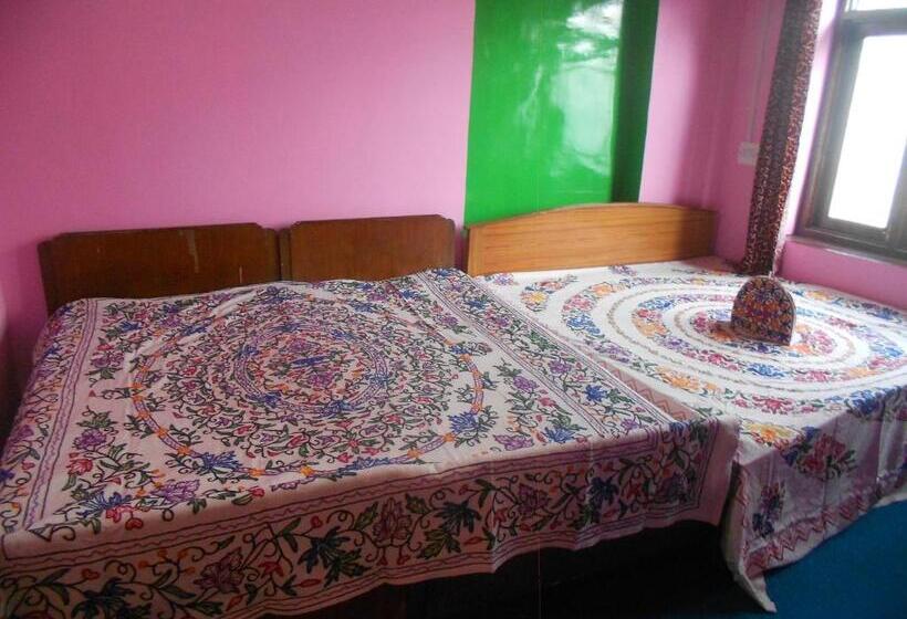 家庭间, Alamdar Guest House