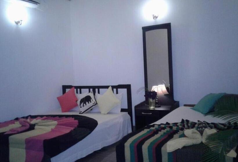 חדר סטנדרט לשלושה עם נוף לגינה, River Retreat Sigiriya