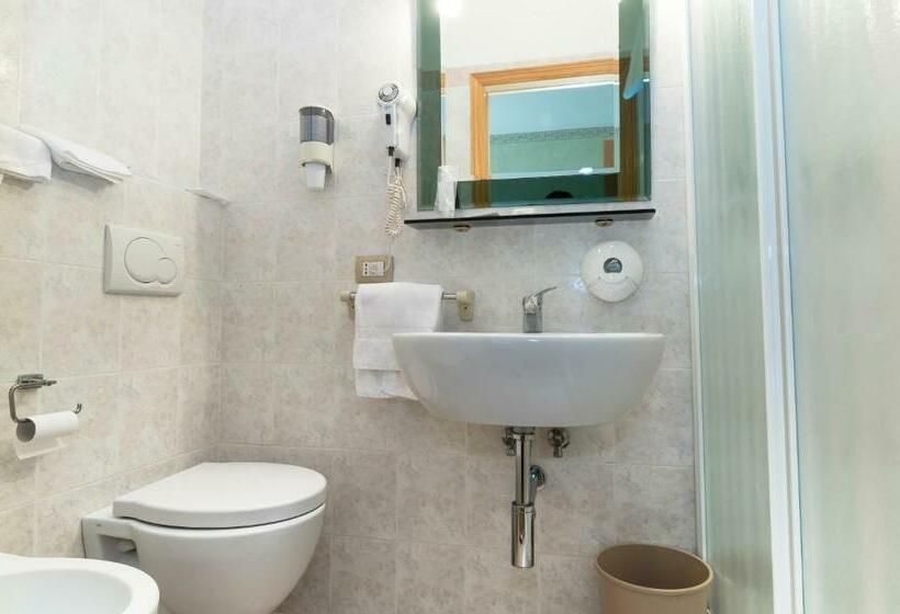 Трехместный Номер Классика, Camere R 75