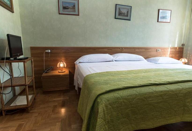 Трехместный Номер Классика, Camere R 75