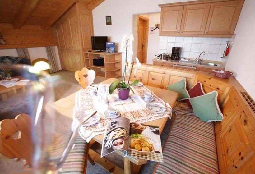 Apartamento 1 Dormitório com Sacada, Berggasthaus Weingarten