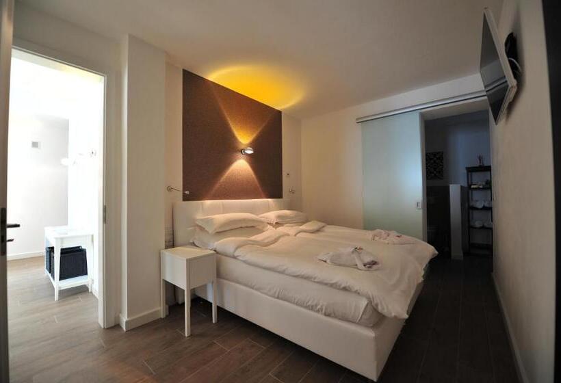 Suite with lake view, Zeno Suites