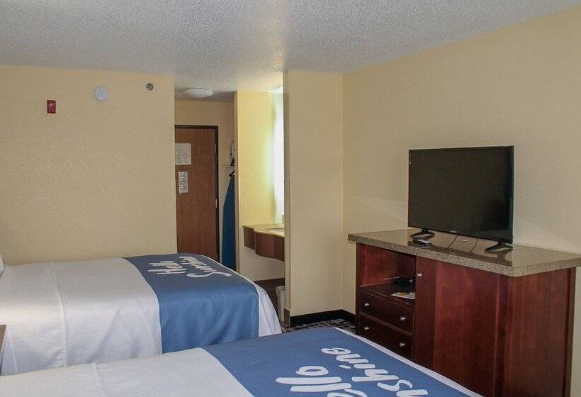Номер Стандарт 2 Двуспальные Кровати, Days Inn By Wyndham Batavia Ohio