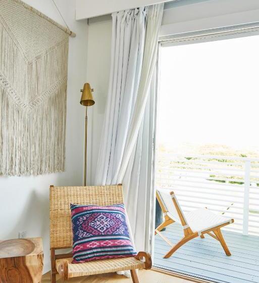 Номер Deluxe Кровать Кинг, Hero Beach Club