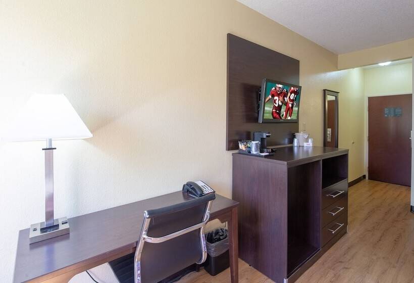 Номер Deluxe, Red Roof Inn & Suites Indianapolis Airport