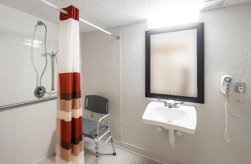 Номер Стандарт, Red Roof Inn Plus+ South Deerfield   Amherst