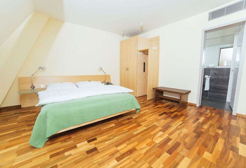 Номер Комфорт, Royal Hotel   Urban Living