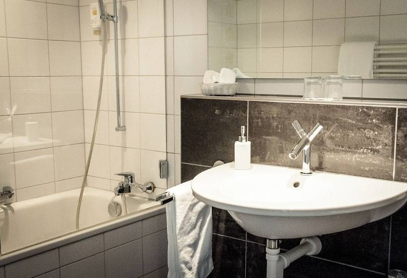 Полулюкс с Балконом, Royal Hotel   Urban Living