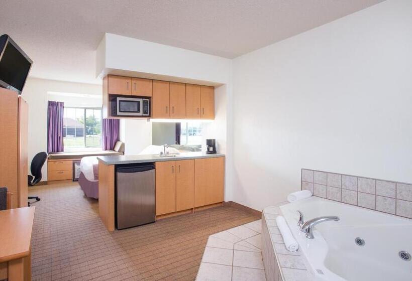 Люкс с гидромассажем, Microtel Inn & Suites By Wyndham Plattsburgh
