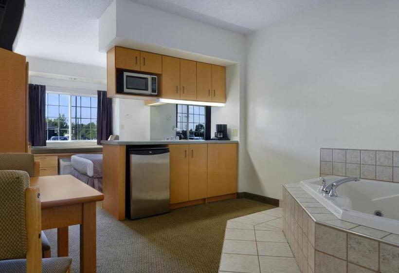 Люкс с гидромассажем, Microtel Inn & Suites By Wyndham Plattsburgh